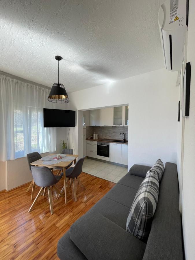 Apartman Ana Vrlika Ngoại thất bức ảnh